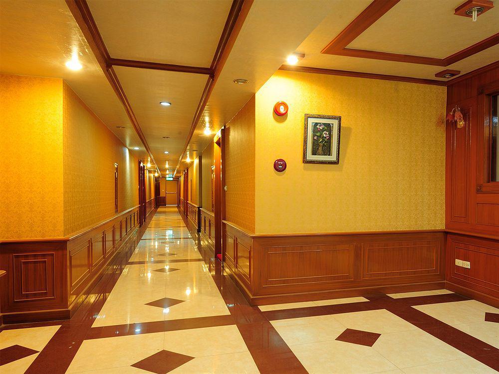 Oyo 796 Paradise Sukhumvit Hotel بانكوك المظهر الخارجي الصورة
